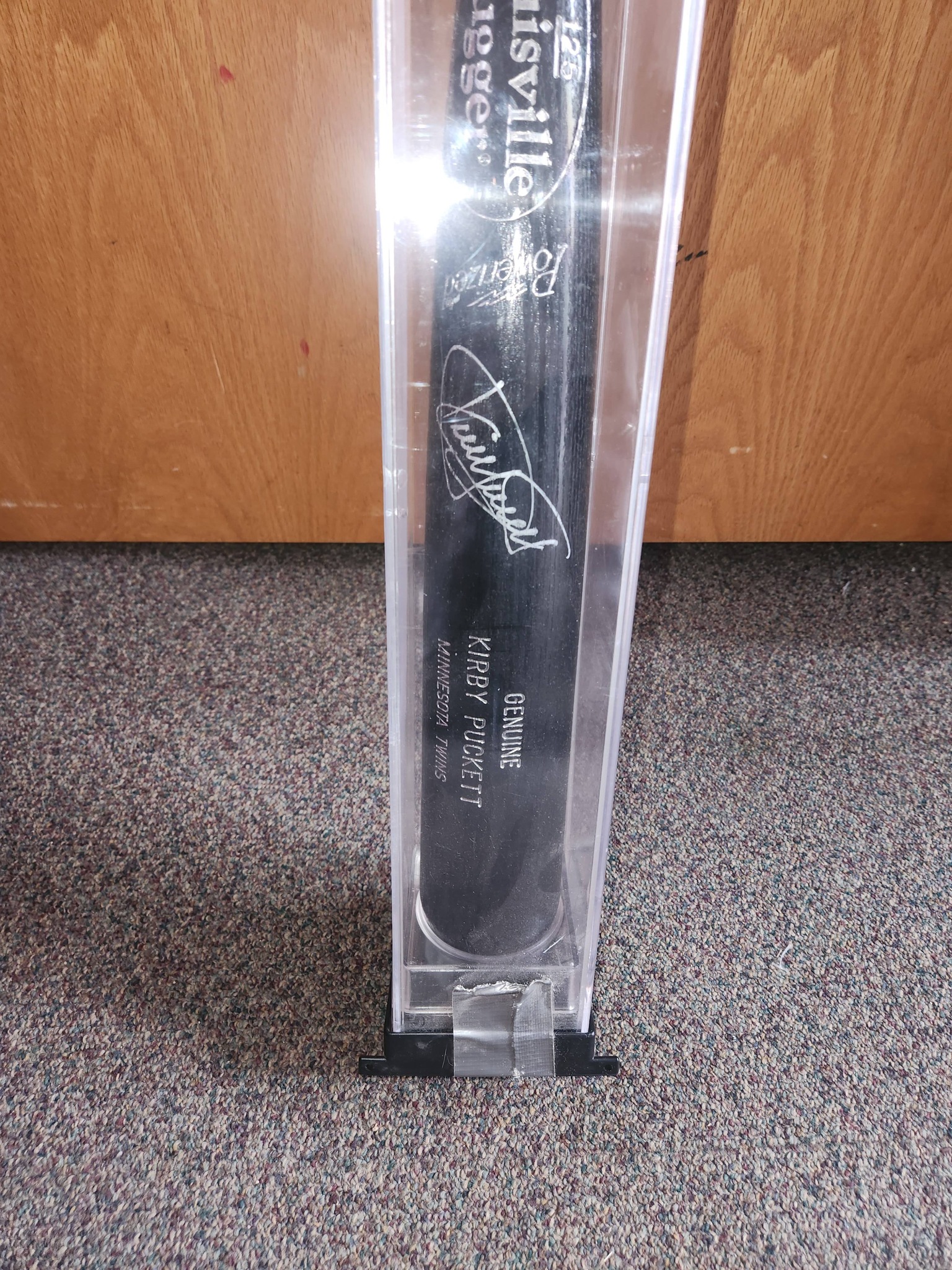 Signed Kirby Puckett Louisville Slugger bat